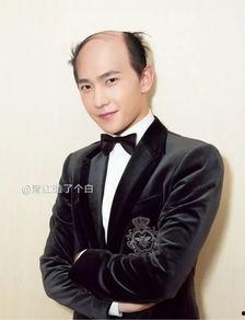 同学聚会网红秃头男,秃头网红同学聚会上演“秃然”重逢