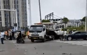 岳阳车祸新闻头条,紧急救援正在进行中