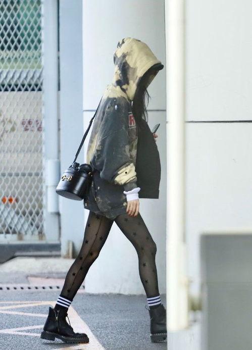 明星黑袜,时尚潮流的秘密武器