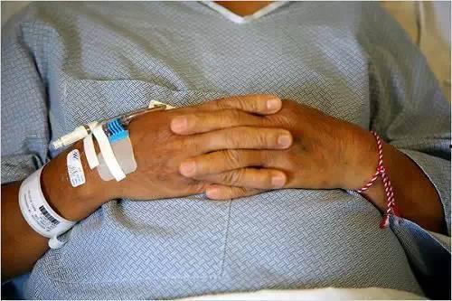 网红骨肉瘤患者照片,直面病痛，展现生命力量